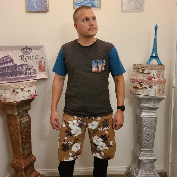 Hawaiian Men's Swimming Trunks 🏊‍♂️ - Picture 8 of 11